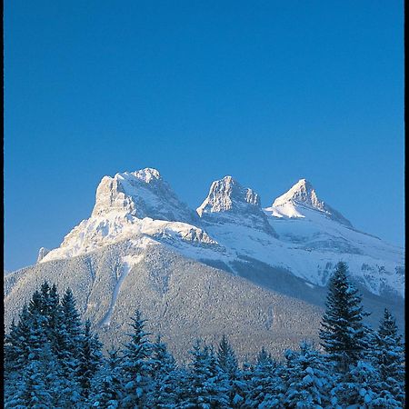 Canmore Inn & Suites Екстериор снимка