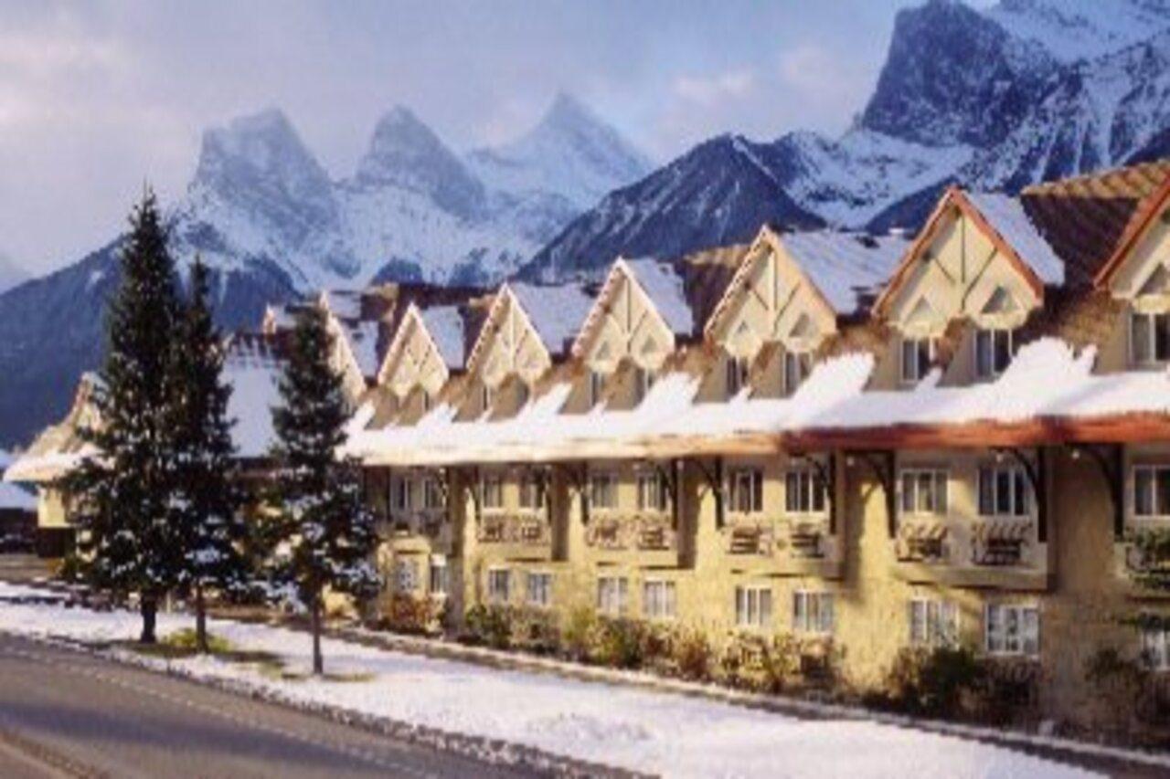 Canmore Inn & Suites Екстериор снимка