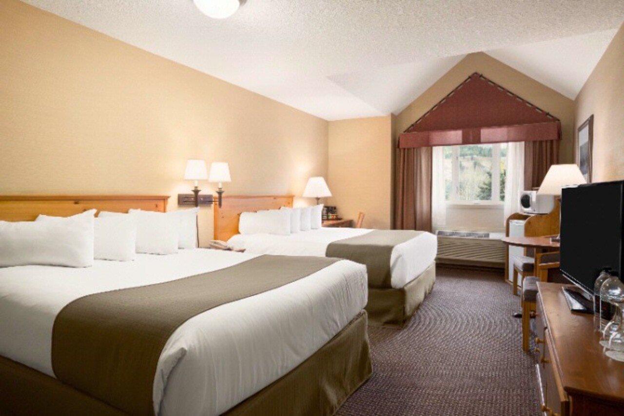 Canmore Inn & Suites Екстериор снимка