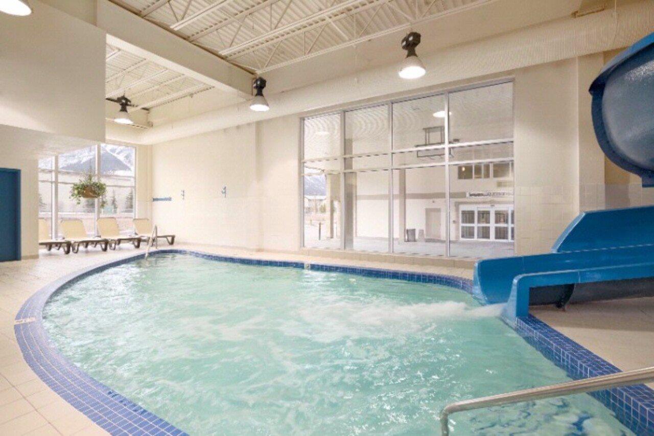 Canmore Inn & Suites Екстериор снимка