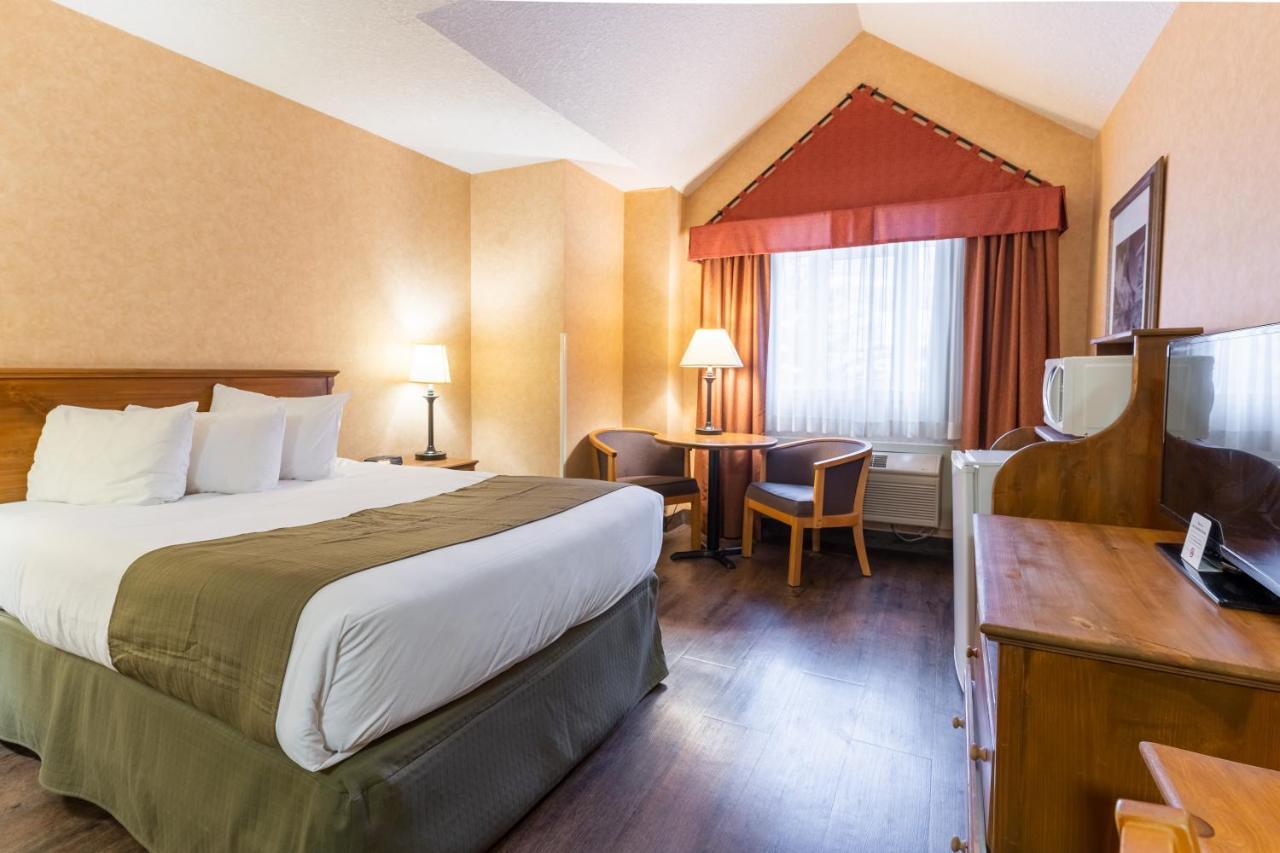 Canmore Inn & Suites Екстериор снимка