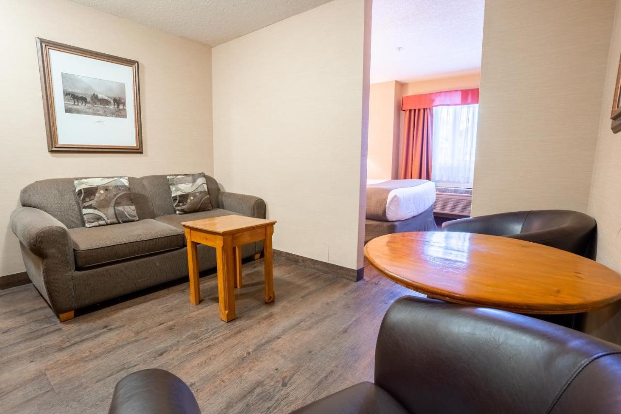Canmore Inn & Suites Екстериор снимка