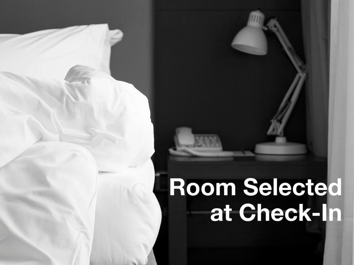 Canmore Inn & Suites Стая снимка