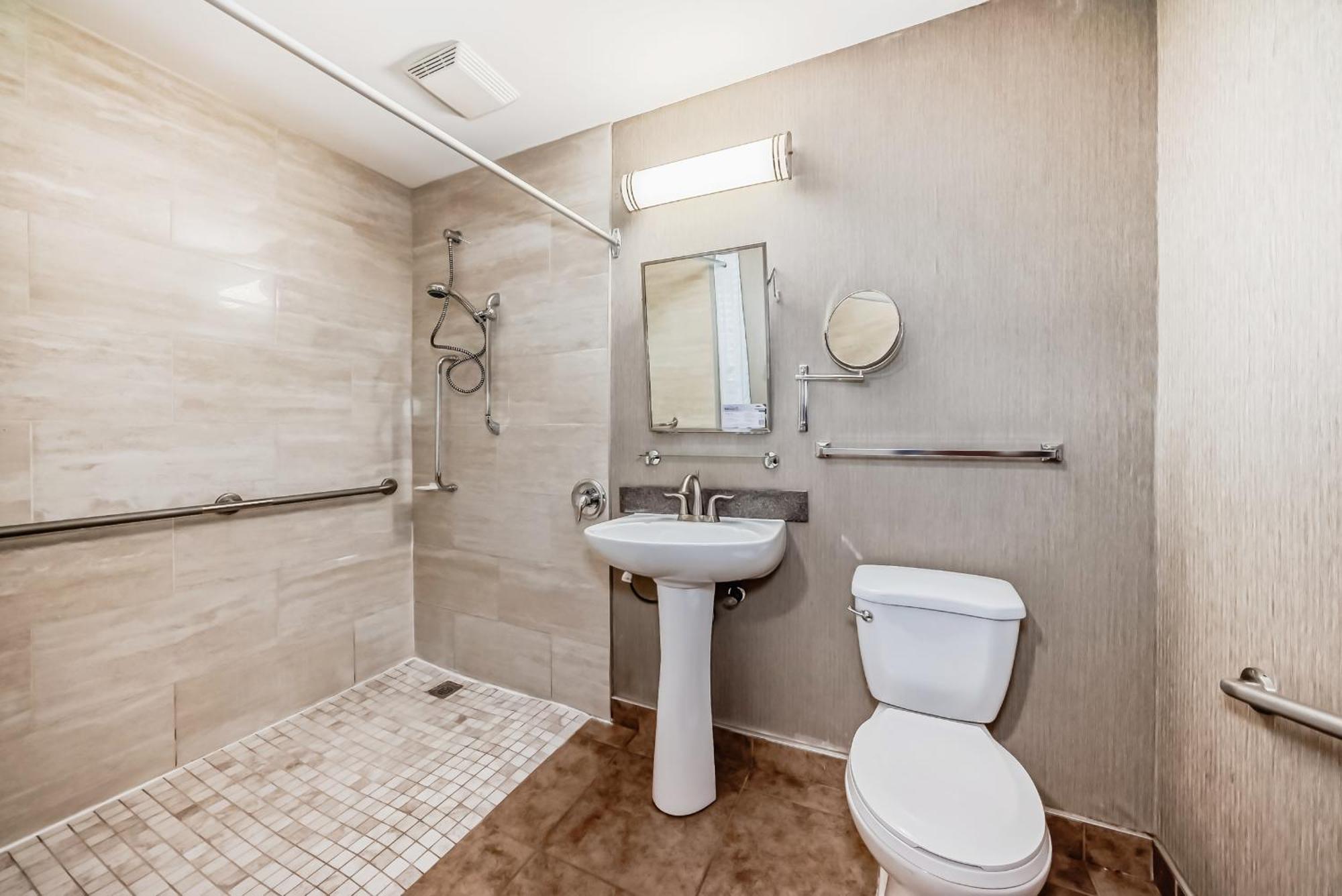Canmore Inn & Suites Екстериор снимка