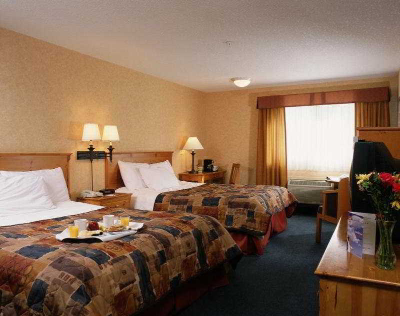 Canmore Inn & Suites Екстериор снимка