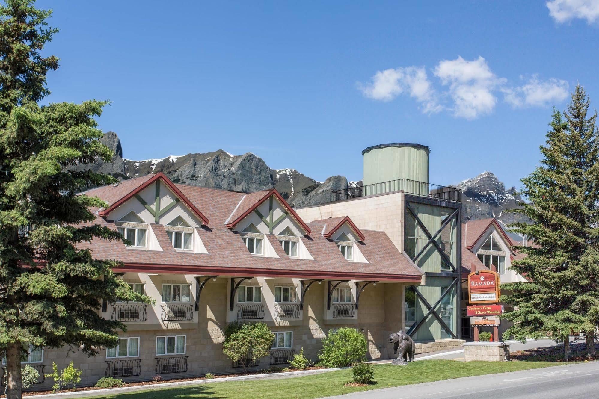 Canmore Inn & Suites Екстериор снимка